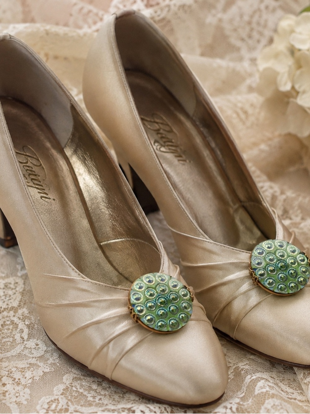 Vtg 1930s Green Shoe Dress Clips Pair Round Czech Irisescent Pressed Glass Mod - Picture 7 of 7
